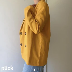 Kavaj - Skitcool gul kavaj från Nakd i strl 34😍