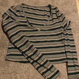 Randig tröja - Bra kvalite 