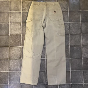 Vintage Carhartt Carpenter pants - Inga defects/fläckar. Sitter tts. De är beige/gröna