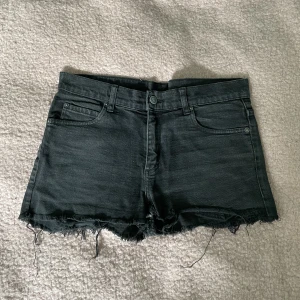 Jeansshorts  - Säljer dessa jeansshorts från Cheap Monday, bara använda ett par gånger!
