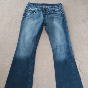 Bootcut jeans - Gammal modell av ltb jeansen. Supersnygga!!! Skickar ej bild på då dem inte passar mig :/💗
