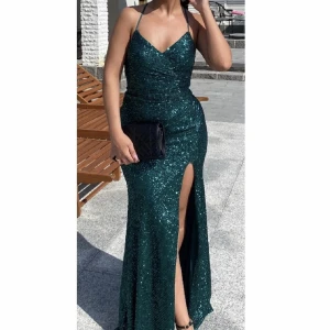 Balklänning från mascara  - Säljer min fina balklänning i storlek S från märket mascara london