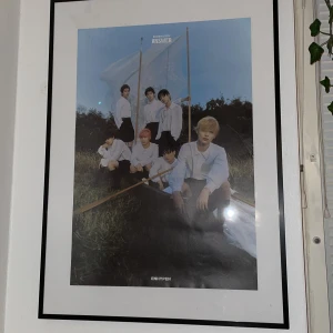 Enhypen  - Säljer denna poster då jag inte är ett fan längre, den är i bra skick!