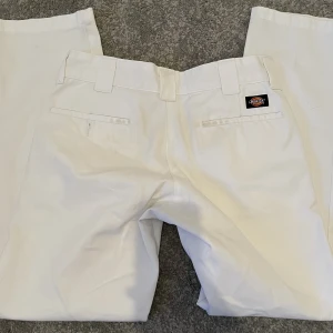 Dickies jeans - Vita slim straight Dickies jeans som aldrig används 💓 