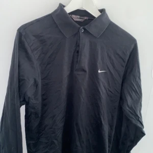 Nike x Tigerwoods - Vintage Nike x Tigerwoods pikétröja. Storlek S skicket är 7/10 inga fläckar eller liknade. Kontakta för fler bilder etc. 