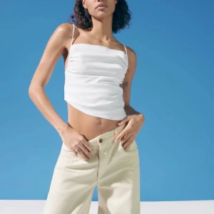 vit asymmetrisk topp Zara - Superfin topp från zara i storlek S som inte kommer till användning. Använd 1 gång endast💖köpare står för frakt