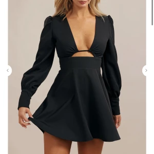 Klänning - Klänning från chiquelle i storlek M, endast använd en gång. Kommer ej till användning därför säljer jag den. 