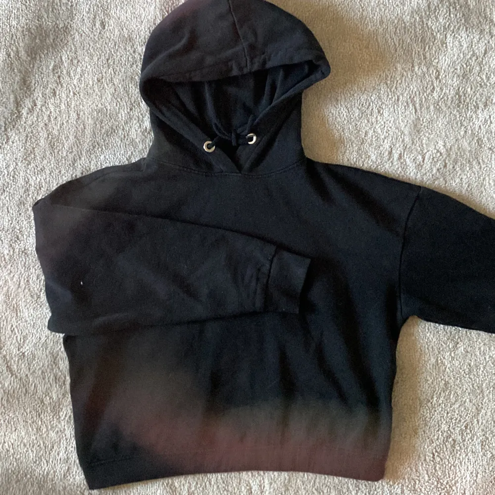 En svart hoodie från lager 157 i storlek xs/s, oanvänd och i bra skick!. Hoodies.