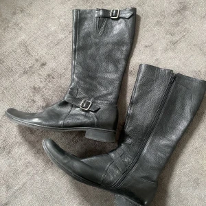 Boots - Säljer dessa skitsnygga boots, om de inte va för stora för mig skulle jag behållt dem🌷