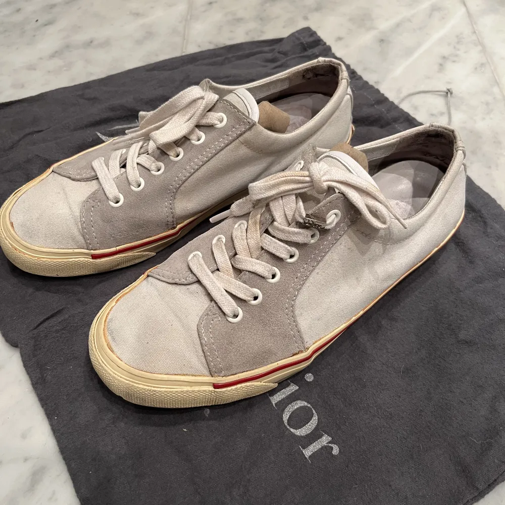 Dior Homme Hedi Slimane Sneakers  Size 40,5 (7,5) Condition: 5/10 Been sitting in a box for years Sole yellowing Could definitely use a wash. Skor.