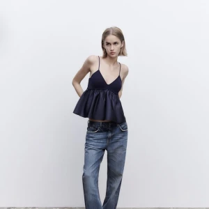 Topp - Ny topp med lappen kvar. Storlek M men funkar på S också. 200kr