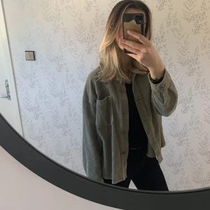 Vårjacka - Super fin vårjacka från zara, använd enstaka gånger🤍