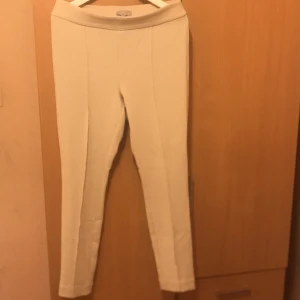 Byxor - Bra skick. Resår. 