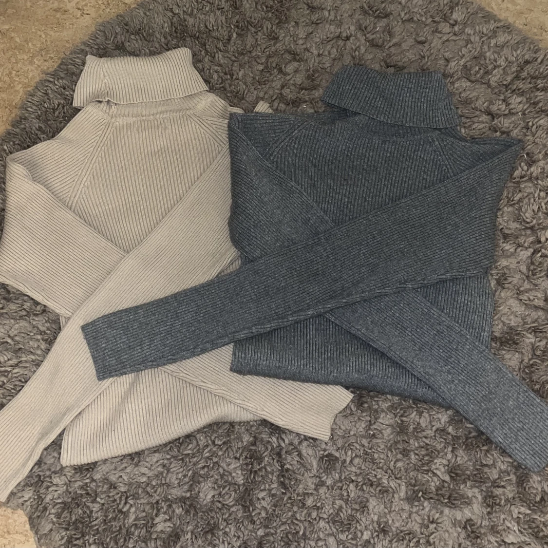 2 för 150kr grå och beige