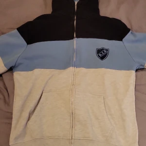 DIF zip hoodie - Fräsch DIF zip hoodie som är i väldigt bra skick