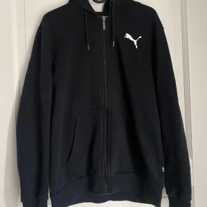 Puma zip hoodie - Bra skick- inga hål eller fläckar- storlek Small