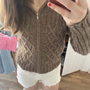 Stickad kofta - Stickad kofta köpt i Frankrike 