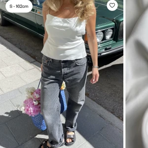 Topp - Säljer min topp från Djerf Avenue, stl S  Använd fåtal gånger därav i väldigt bra skick 700 Nypris; 999kr 