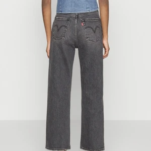 Levis Ribcage - Levis ribcage i gråsvart, storlek W26L27