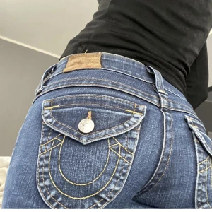true religion jeans  - Säljer dessa skit fina true religion bootcut low waist jeans!! Använd gärna köp nu💗Pris kan diskuteras vid snabbt köp