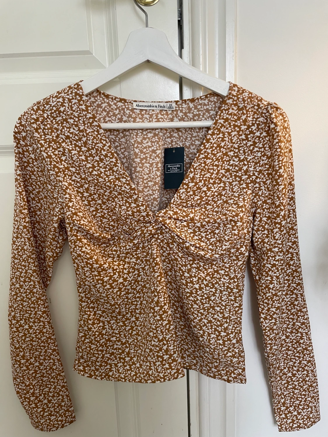 Söt blommig topp  - 90