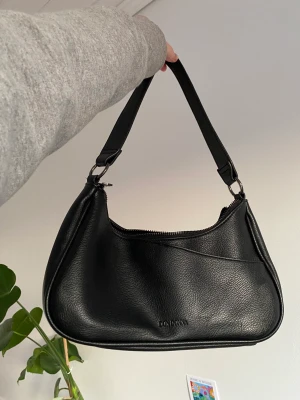 Don Donna väska - Väska från don Donna. Använd fåtal gånger och i mycket bra skick! 