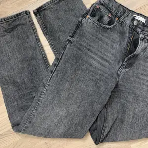 Säljer dessa grå jeans från Gina då dem ej används💗 (första bilden är min) 