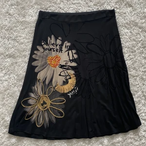Desigual kjol - Kjol från Desigual i mycket fint skick. Strl M 
