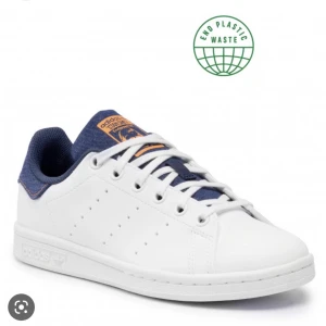 Stan smith - Säljer dessa unika stan Smith skor med jeans tyg. Tror jag köpte för 1200kr
