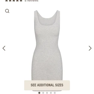 Skims klänning - Superfin, helt oanvänd klänning från Skims 🤍 Sååå fin passform!! 