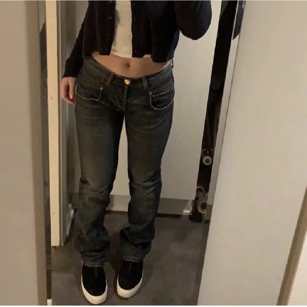 Super fina jeans från LEE köpta från plick men för små för mig. Super bra skick . Jeans & Byxor.