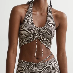 Halterneck topp - Nyskick! 