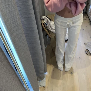 Linnebyxor  - Säljer dessa Alhoba linnebyxor lågmidjade. Slutsålda på hemsidan! (Andra bilden lånad)