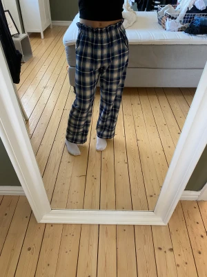 Pyjamasbyxor  - Pyjamasbyxor från barnavdelningen. 