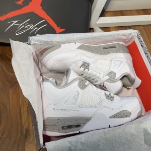 JORDAN 4 RETRO "WHITE OREO” - Nya använda en gång, storlek 38