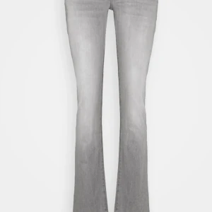 Ltb Jeans - Gråa ltb jeans i modellen Valerie. Super sköna och snygga, pris kan diskuteras skriv vid någon fråga💕