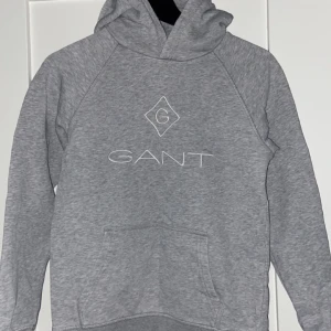 Grå gant hoodie - Billig gant tröja, skick 10/10 har växt ur