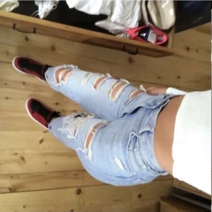 Bershka  - Ett par slitna jeans i bra skick. 