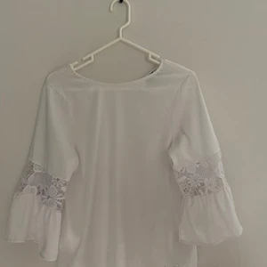 Maelie långärmad blus  - Jättefin vit blus från Italien! 🫶 jättefin at ha på på fina sommarkvällar!💖 
