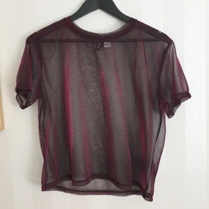 Transparent t-shirt size s - Transparent T-shirt with purple reflections, perfect for wearing over a bikini top. Little traces of use