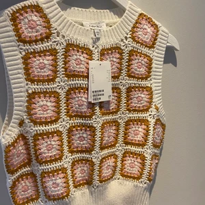 Stickad Väst⭐️⭐️ -  Nyskick🌸⭐️ Väst från &OtherStories. Kostar 790kr, säljer för 550kr