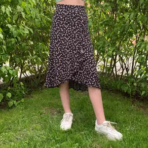 Slutsåld kjol från Lindex i storlek 134/140. Säljer denna kjol för 45kr + frakt men har nu sänkt priset till 30kr istället 💗