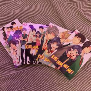 säljer mina khnm manga volymer 1-5! alla böcker är i väldigt bra skick, köp alla för 300 <3