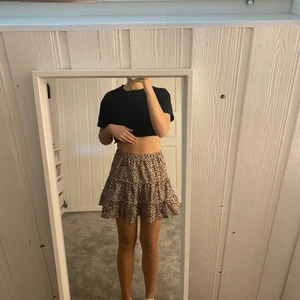 Leopad mönstrad volang kjol - Leopad mönstrad kjol köpt från shein❤️