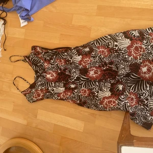 Sommarklänning  - Jättefin 90-tals inspirerad klänning, aldrig använd