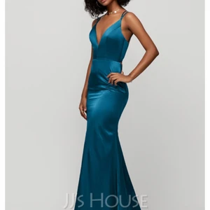 balklänning - Säljer denna balklänning som jag precis fick hem men tyvärr var för stor💞 Den är jätte vacker och bra material, köptes från jjshouse i storlek 34💞 jag säljer den pga att frakten tillbaka till hemsidan var väldigt dyr, hör av er för fler bilder! köptes för 888kr 