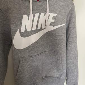 Nike hoodie som är i från Turkiet men är jätte mjuk