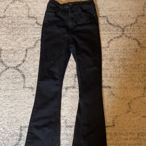 Jeans  - Säljer dom här snygga Jeansen då dom blivit förstora, väldigt stretchiga så dom e fett bekväma, pris kan absolut diskuteras då jag vill bli av med ALLT🥰💗