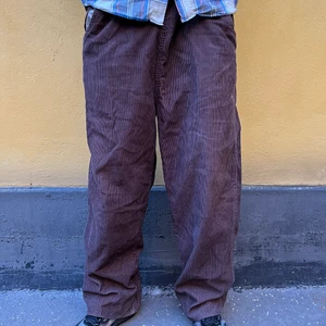 Baggy byxor - Fina baggy byxor med Manchester tyg skiiit kliiinaaa😜