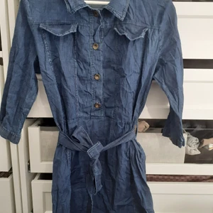 Blue dress with belt  - Blue dress with belt -Size XL - Looks crumbled because its been in a box but new -Made and bought in Italy 💫Dont be hesitant to message for any questions about the product (Only in English) 💫